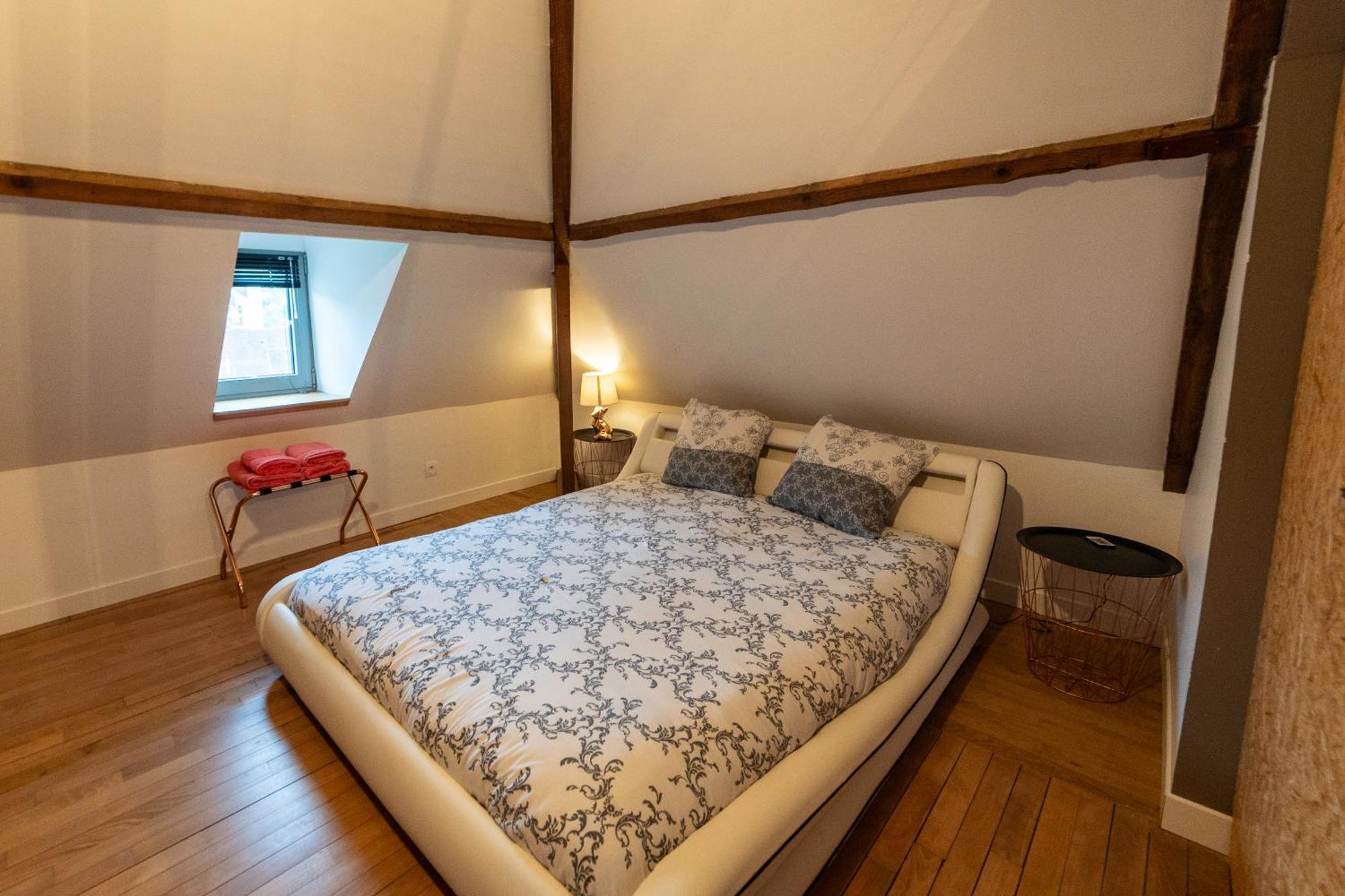 Les Etoiles Bed & Breakfast Tonnerre Bagian luar foto